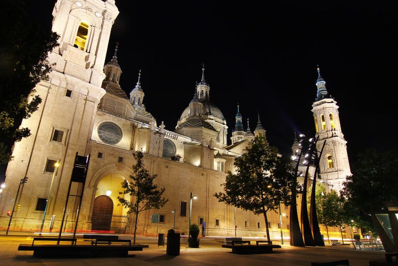 La Basílica del Pilar por la noche