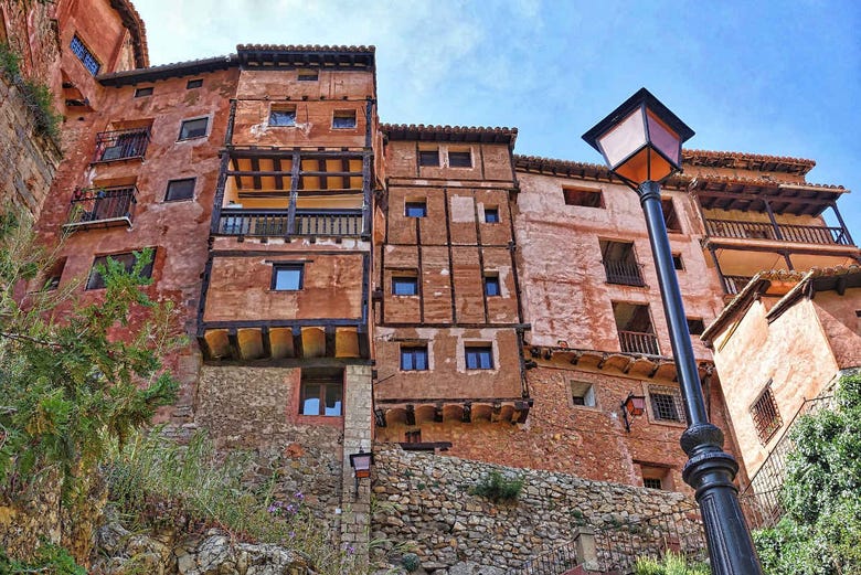 Contemplando las casas de Albarracín