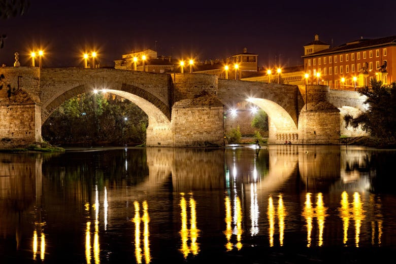 Tour Por La Zaragoza Misteriosa Reserva Online En Civitatis Com