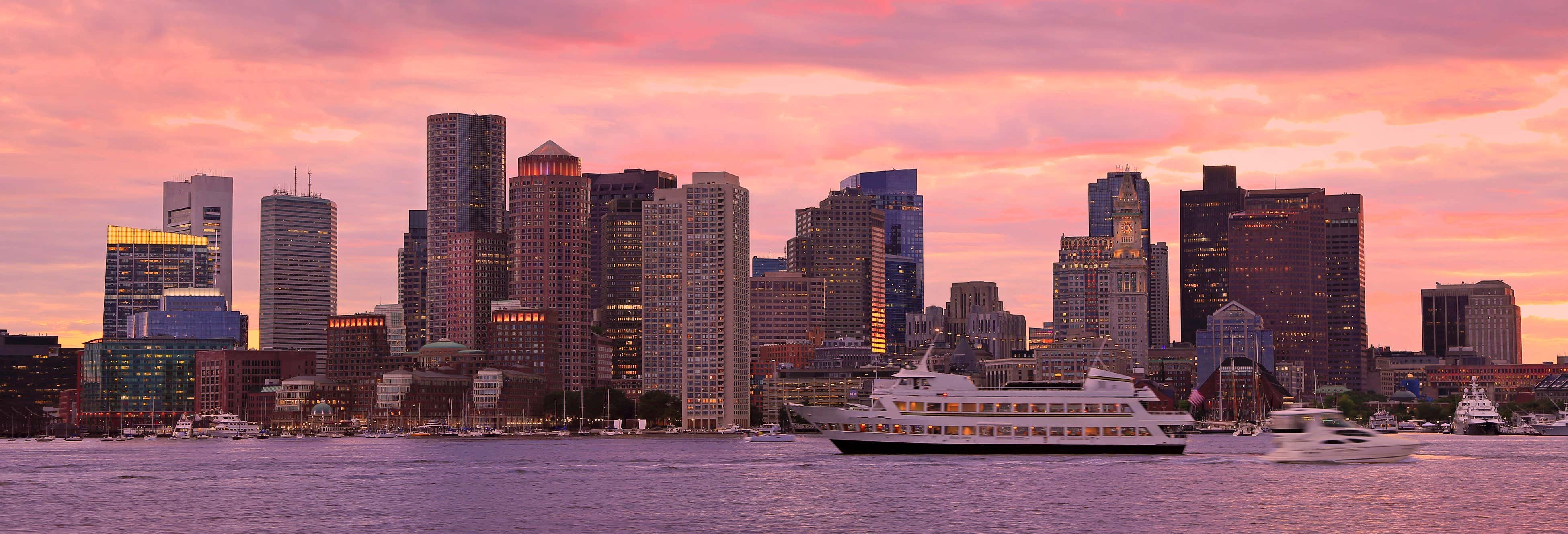Paseo en barco al atardecer desde Boston