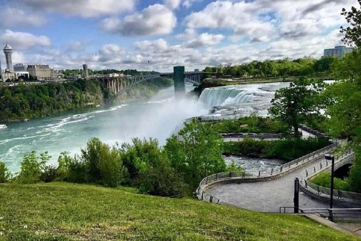 Tour por las Cataratas del Niágara + Entrada a la Cueva de los Vientos