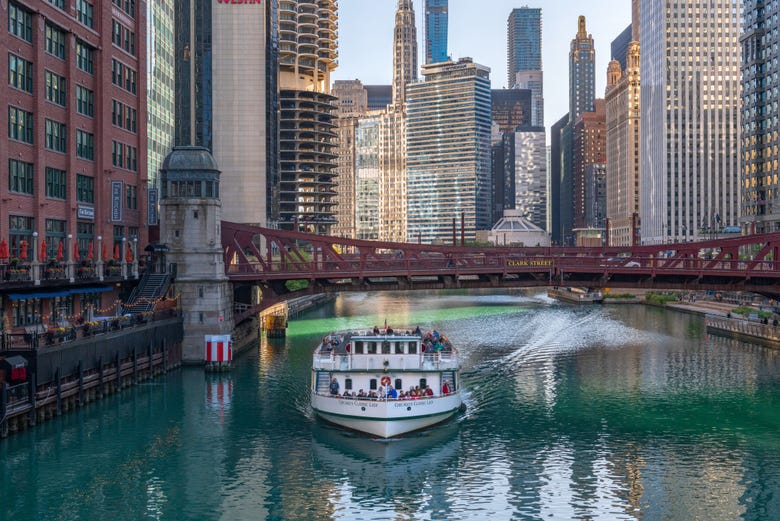 chicago river boat tour parking