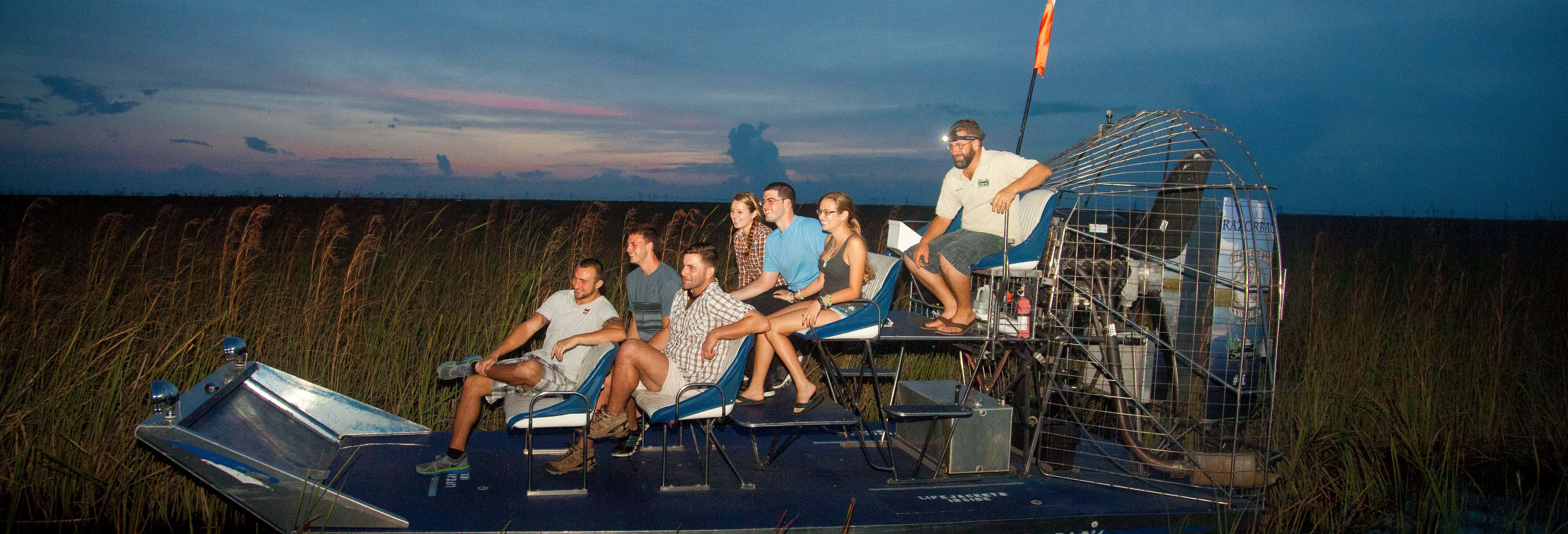 Passeio noturno de airboat pelos Everglades