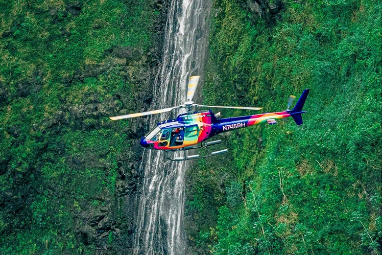 Flying over the Oahu landscape