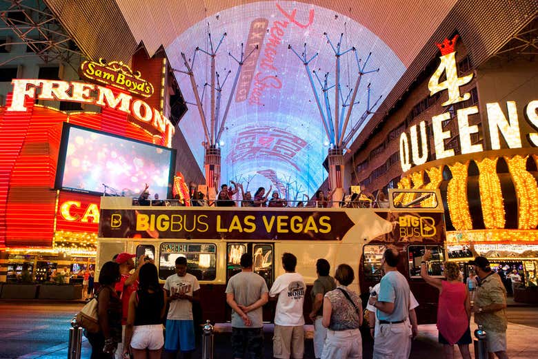 las vegas night bus tour with fremont street experience