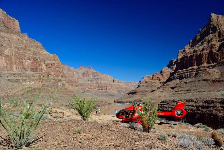 Hélicoptère dans le Grand Canyon