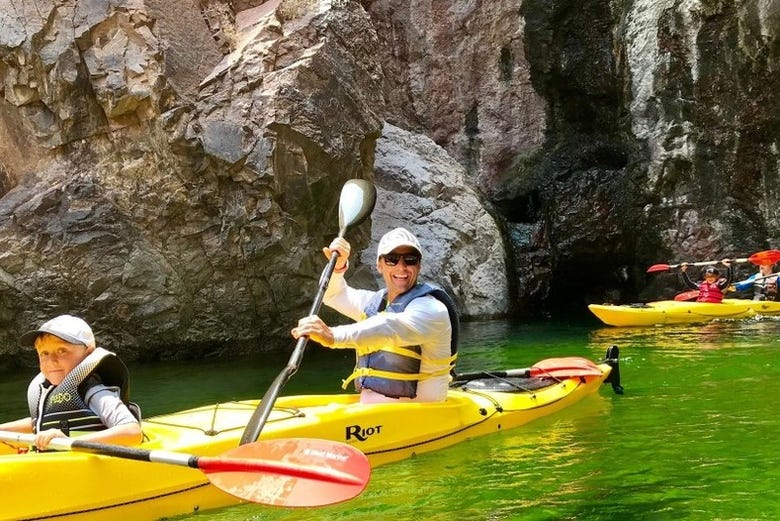 Balade en kayak dans la Grotte d'Émeraude