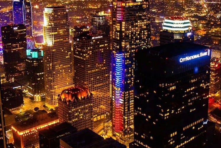 Le skyline de Los Angeles à la tombée de la nuit