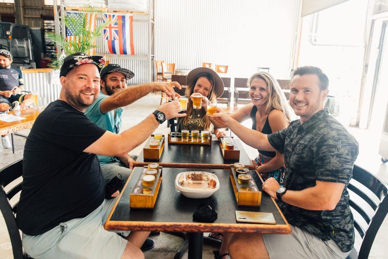 Disfrutando del tour de la cerveza por Maui