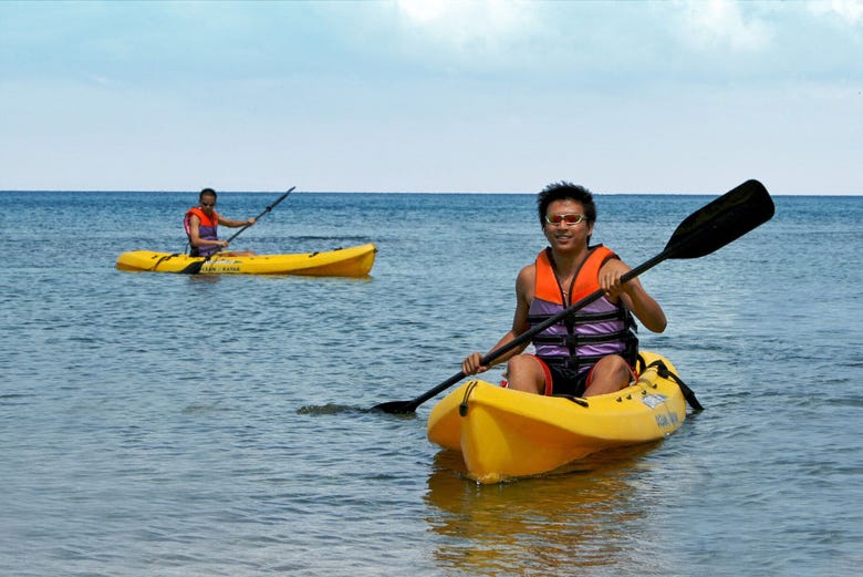 Paddling kayaks around Miami Bay