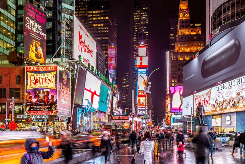 Recorriendo Broadway de noche
