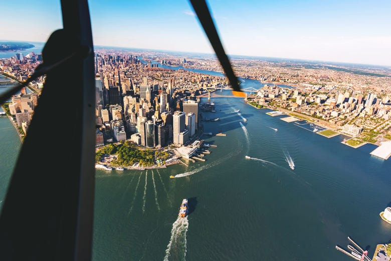 Vistas de Nueva York desde la cabina del helicóptero