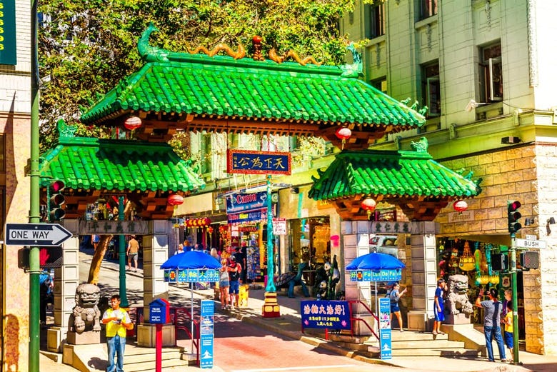 Dragon Gate, the entrance to San Francisco's Chinatown