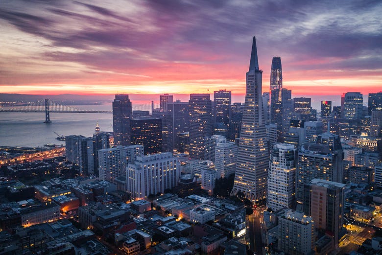 Vue sur San Francisco au coucher du soleil