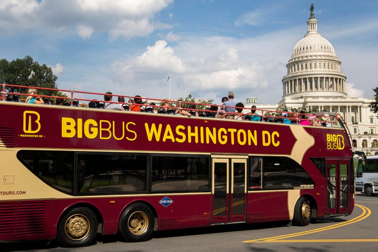 Percorrendo Washington de ônibus turístico