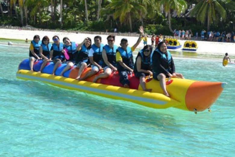 Paseo en banana boat por Boracay - Reserva online en Civitatis.com