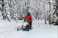 Giro in motoslitta e racchette da neve + Pesca sul ghiaccio