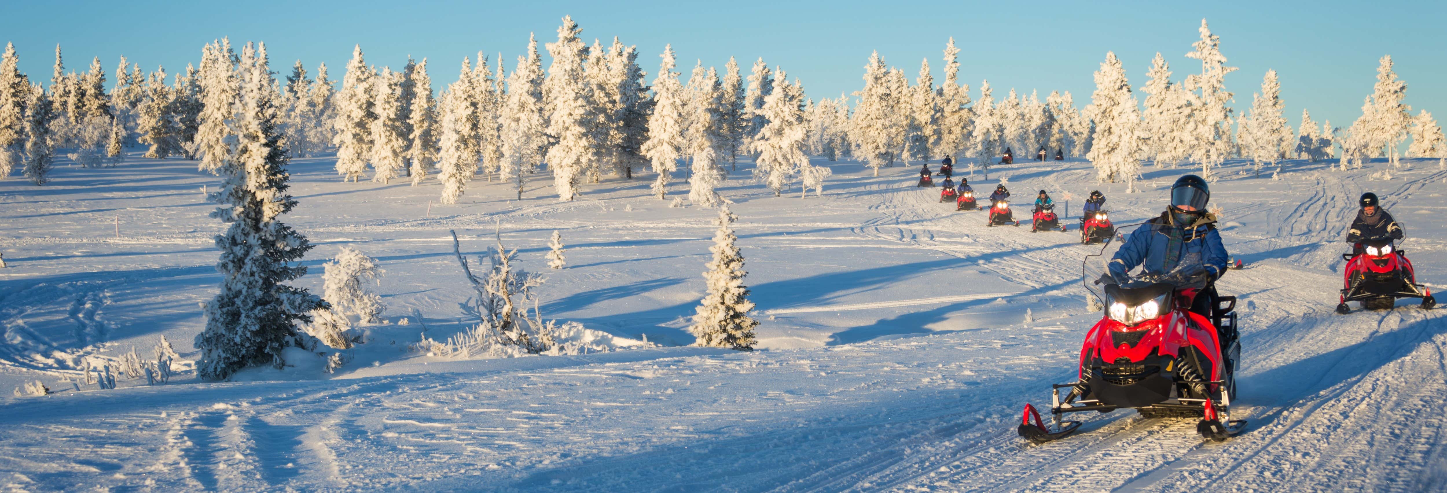 Paseo en moto de nieve por Sirkka