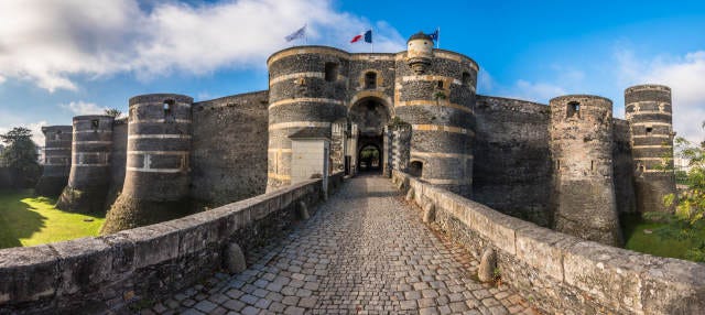 Entrada al castillo de Angers sin colas