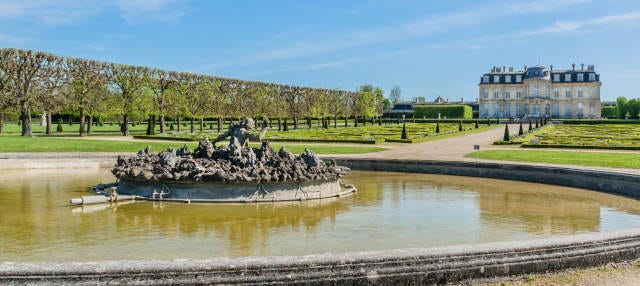 Entrada al castillo de Champs-sur-Marne sin colas