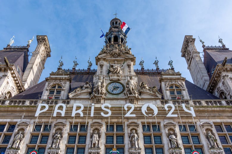 Mairie de Paris décorée pour les Jeux Olympiques de 2024