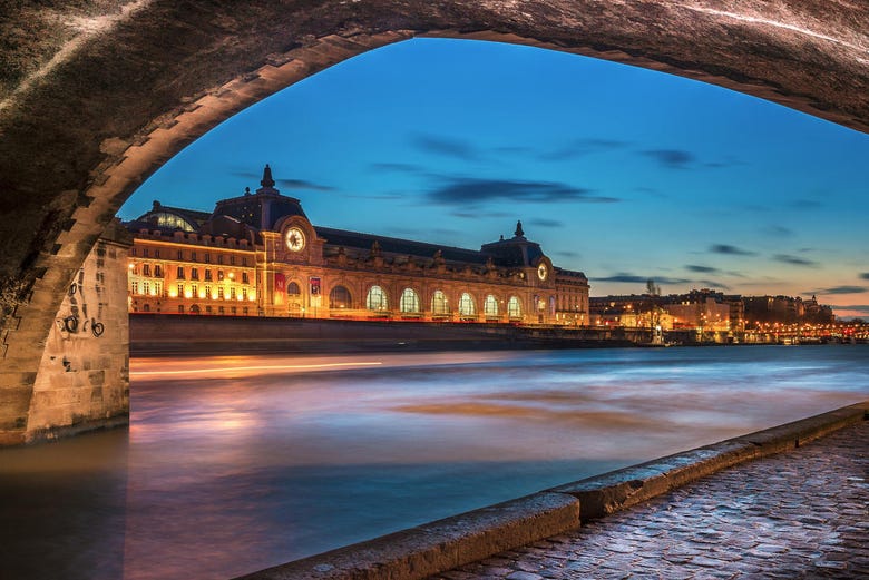 Vista del Museo de Orsay desde el Sena