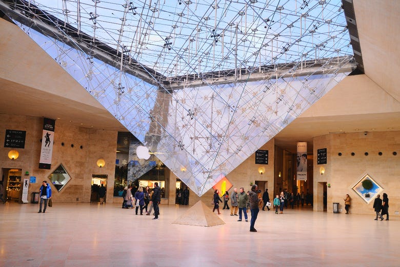 Interior do Museu do Louvre