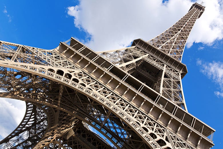 Subiréis hasta el tercer piso de la Torre Eiffel