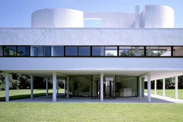 The avant guarde architecture of the Villa Savoye