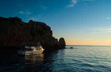Paseo en barco por las calanques de Piana al atardecer con aperitivo