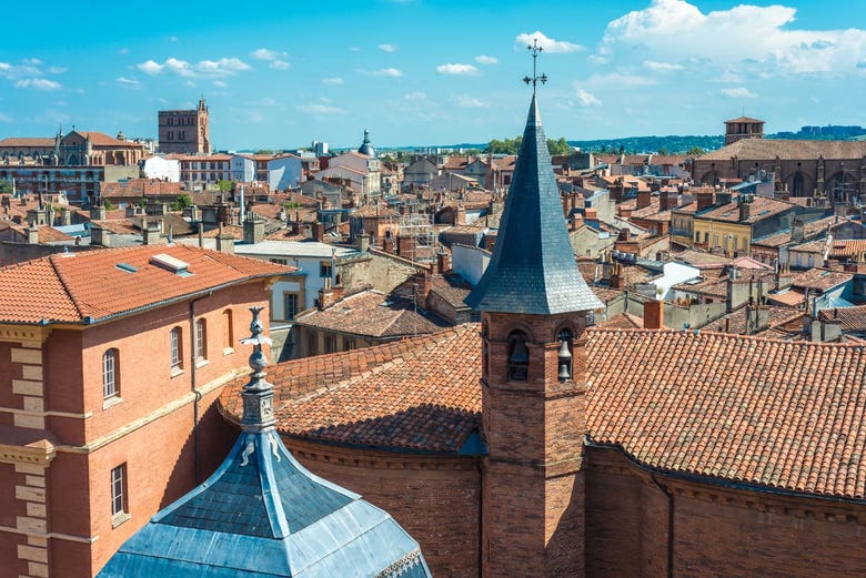 Views of Toulouse over the Saint-Jérôme Church