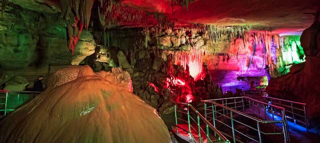 Excursión a la cueva de Prometeo y el cañón Martvili