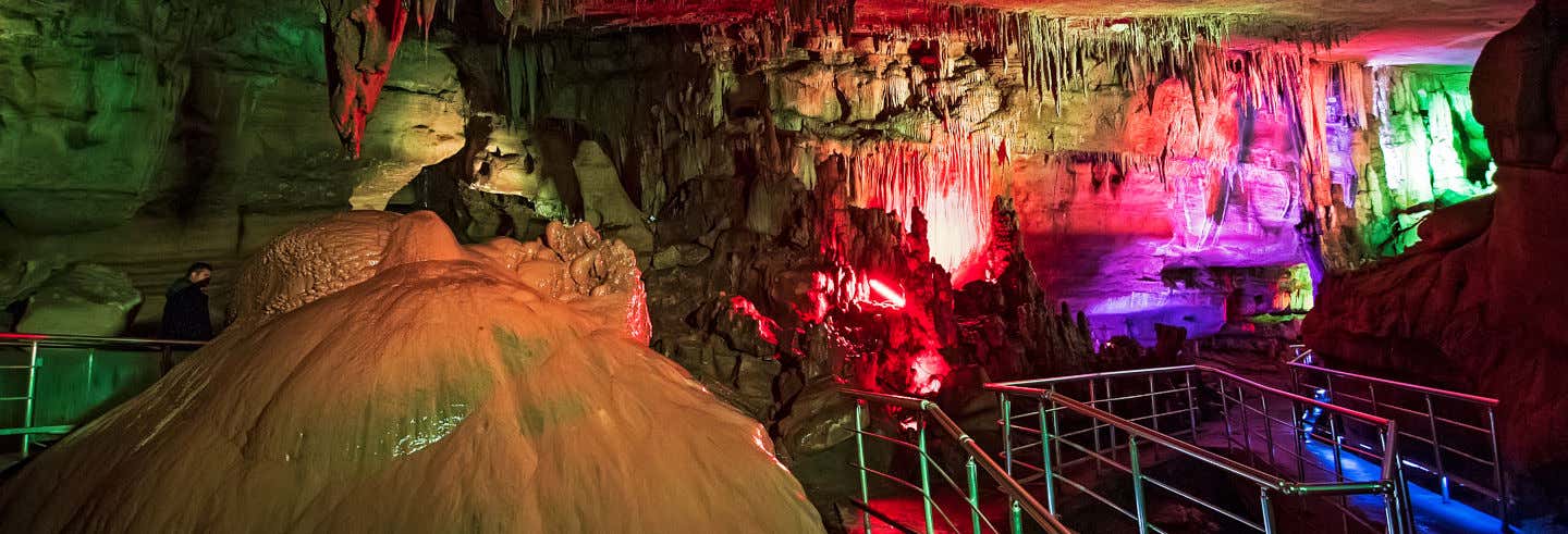 Excursión a la cueva de Prometeo y el cañón Martvili