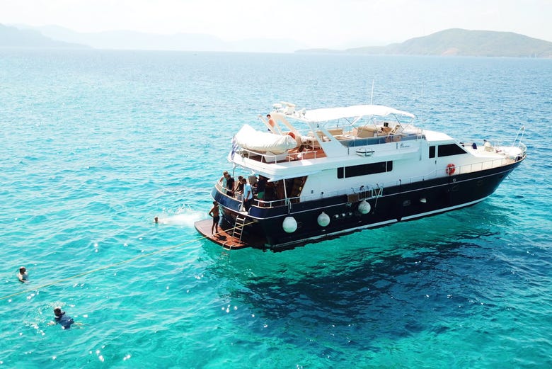 Cruise along the Aegean Sea