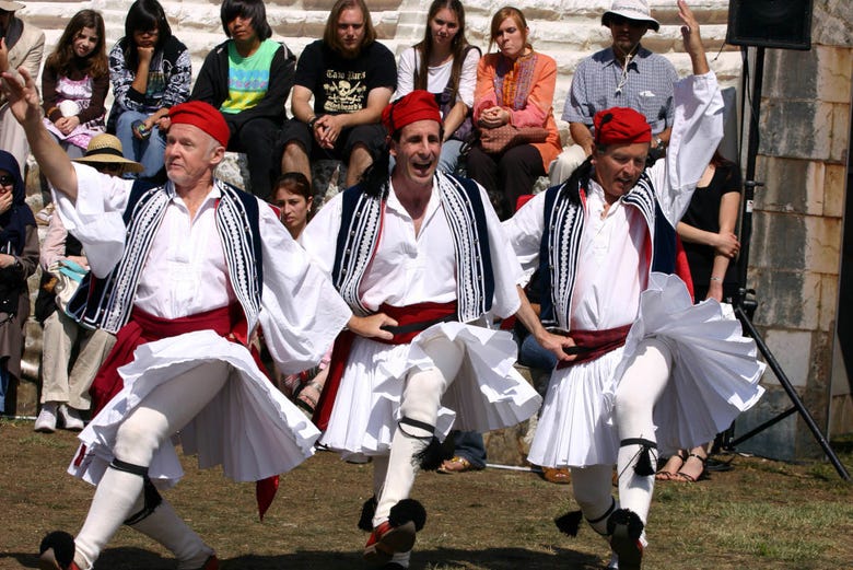 Danza tradicional griega
