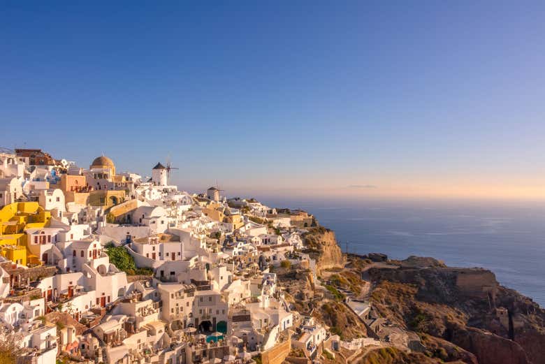 Recorriendo Santorini al atardecer