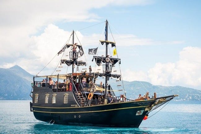 Balade En Bateau Pirate A Corfou Reservez Sur Civitatis Com