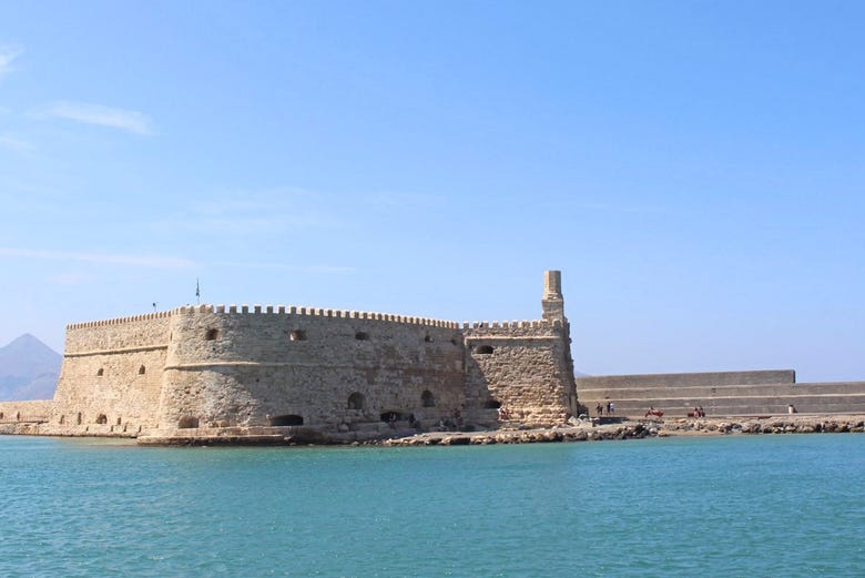 Vista sul Forte di Heraklion dall'acqua