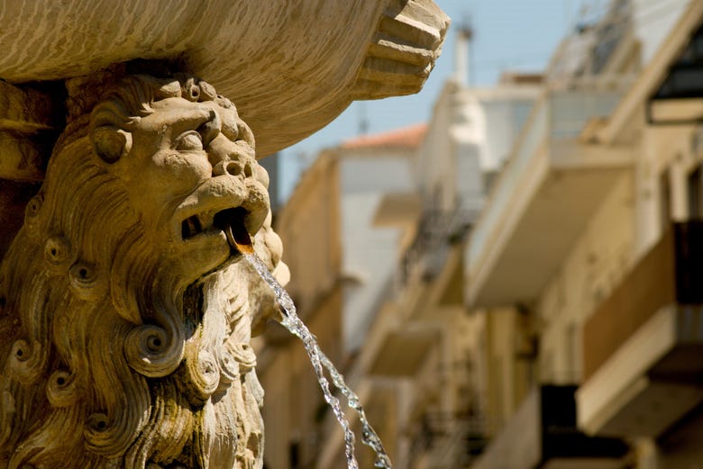 A fountain in the center of Heraklion