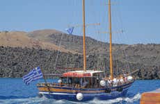 Paseo en barco por la Caldera de Santorini