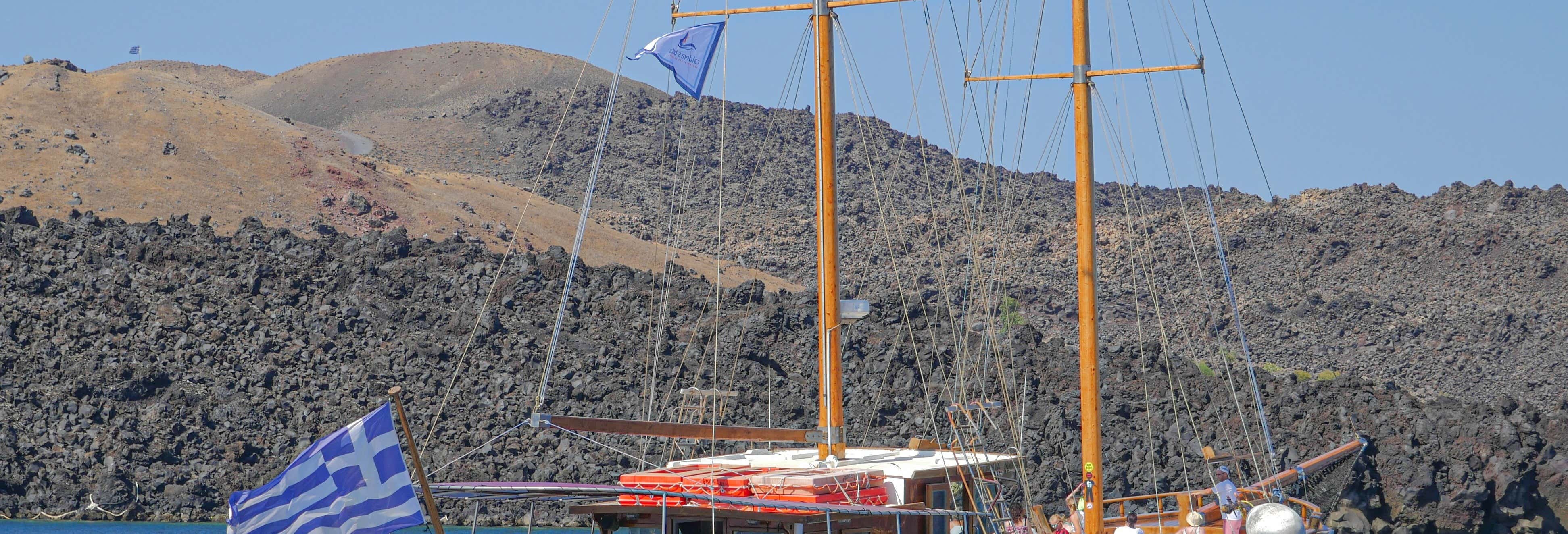 Paseo en barco por la Caldera de Santorini