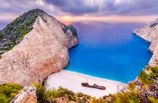 Giro in barca alle Grotte Blu e alla spiaggia di Navagio