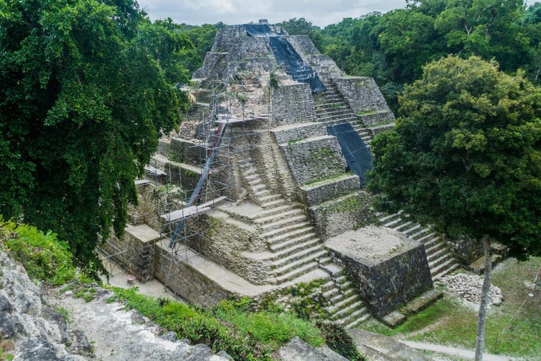 Templo Maya en Yaxhá