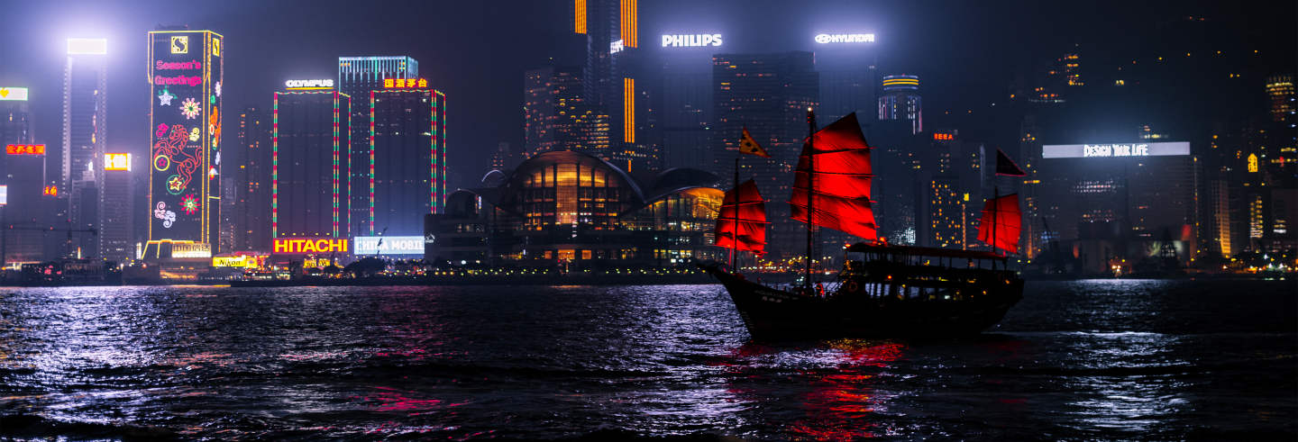 Crucero Symphony of Lights en barco tradicional