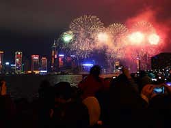 Fuegos artificiales para celebrar el Año Nuevo Chino