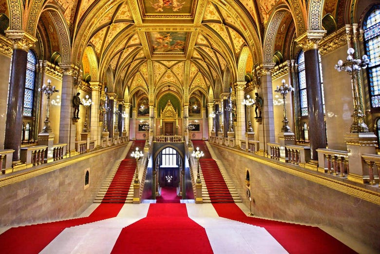 Escalera del Parlamento de Budapest