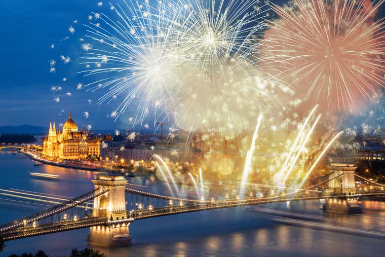 Fuegos artificiales en Budapest en Navidad