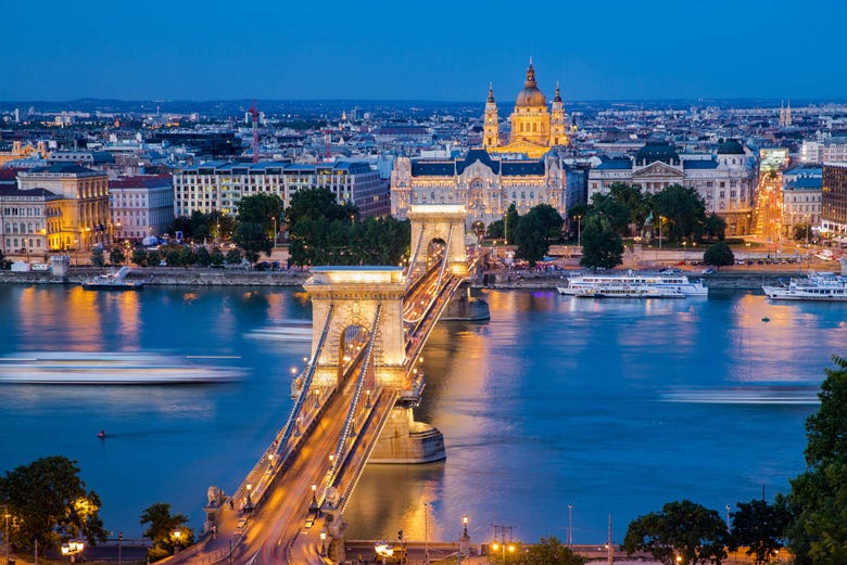 Vistas de Budapeste à noite