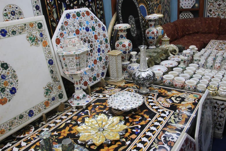 Piezas de artesanía decoradas con arte mogol