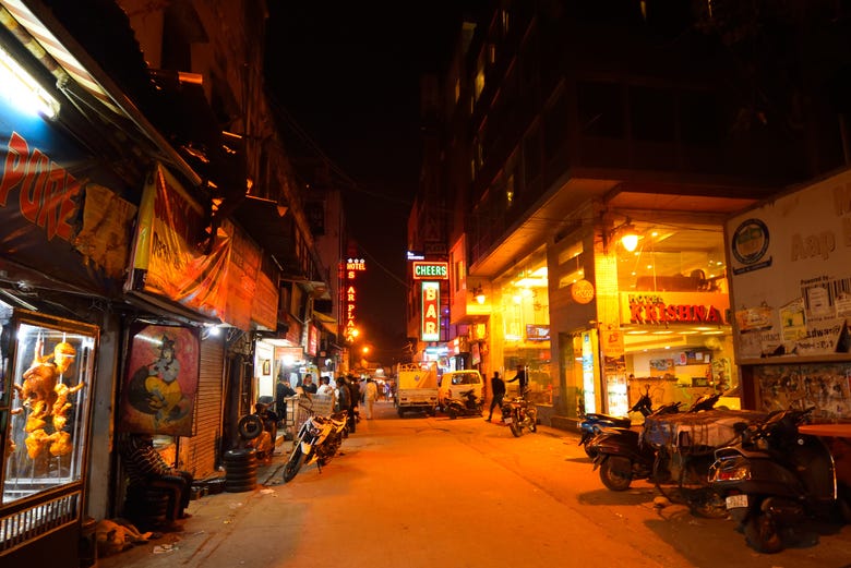 The streets of Delhi at night